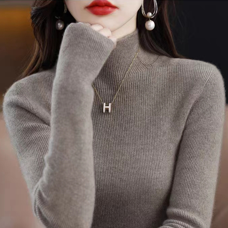 Pair It with a Wool Coat, a High-End Black Base Shirt for Women, a Solid Color Half-High Collar, a Popular Sweater That Reduces Age