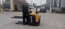 Automatic induction lift forklift
