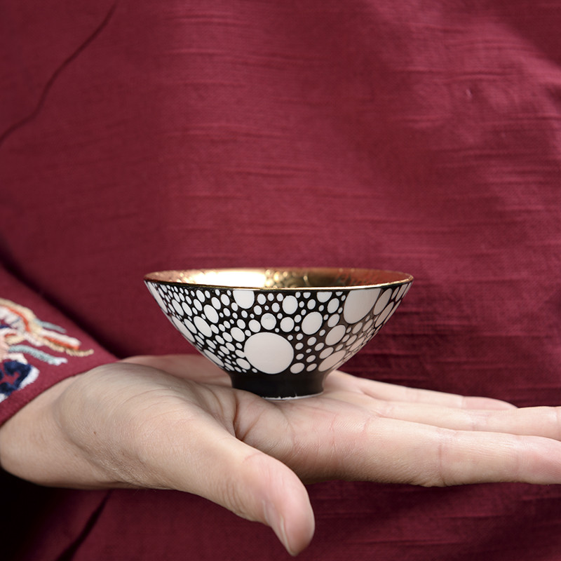 Master kung fu small tea cups of blue and white porcelain ceramic tea cup perfectly playable cup, a single sample tea cup lamp bowl is built