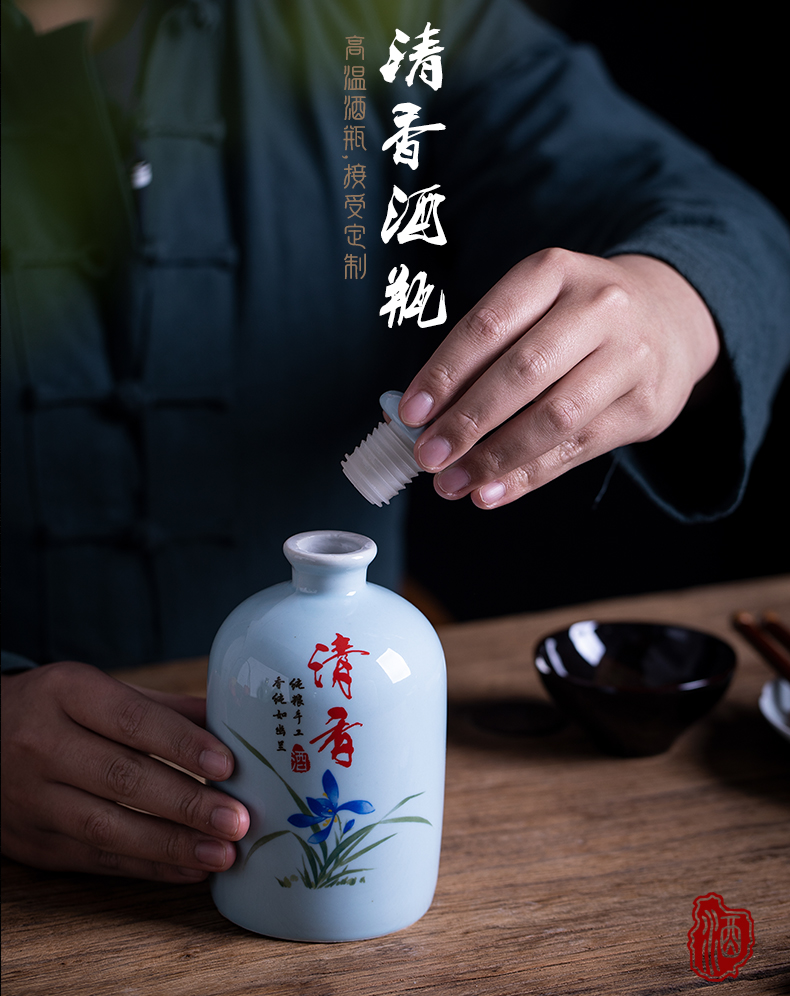 An empty bottle 1 kg pack hip hand grasp jugs home with cover pot seal wine jingdezhen ceramic bottle custom