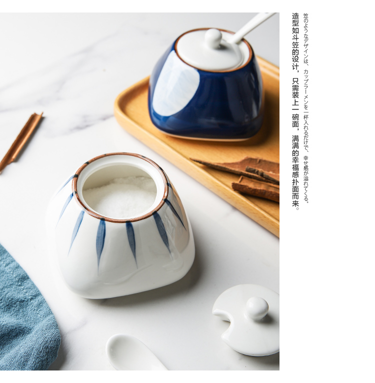 Shed in blue and white porcelain Japanese flavor seasoning box of household salt pot seasoning box seasoning bottles with a spoon, seasoning box