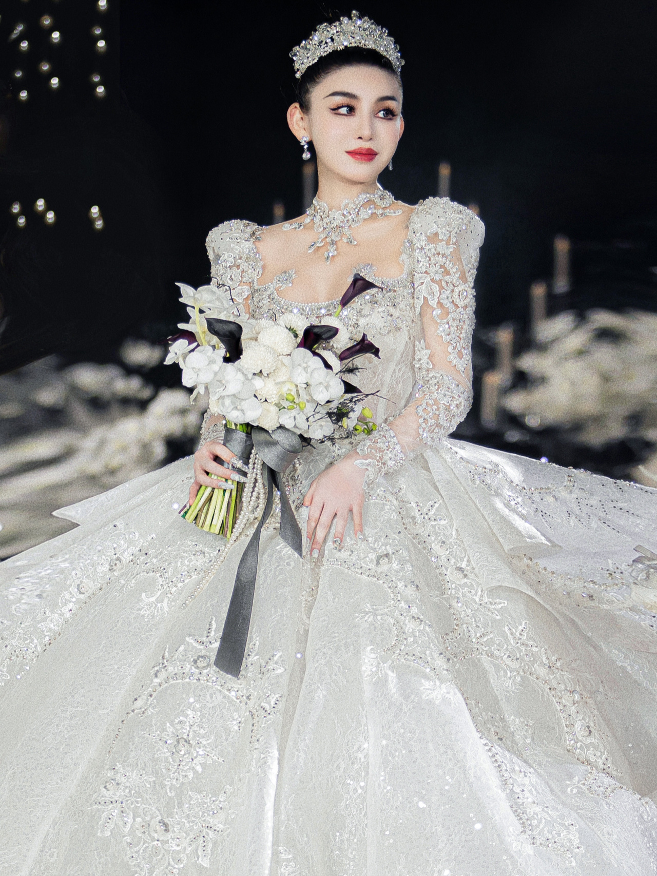 French white long -sleeved wedding dress 2024 new bride lace heavy worker luxurious high -end texture big drag main gauze female French white long -sleeved wedding dress 2024 new bride lace heavy worker luxurious high -end texture big drag main gauze female