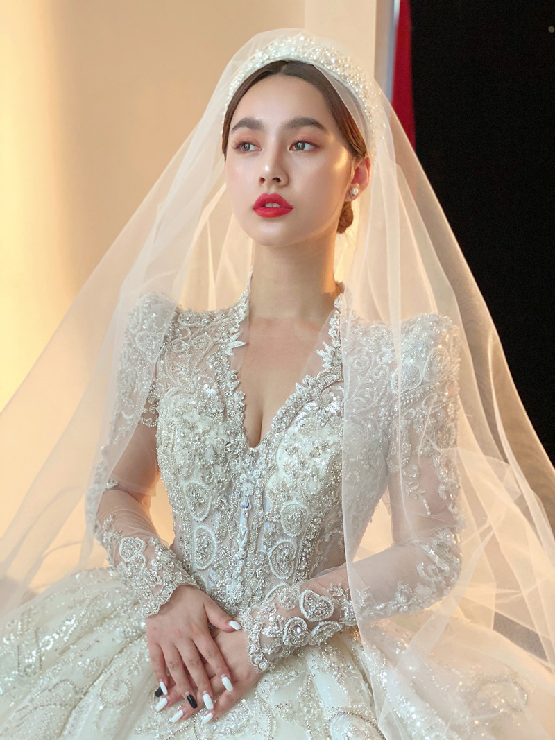 French light wedding dress main yarn 2021 New Vintage Bride long sleeve tail door yarn Palace style high quality