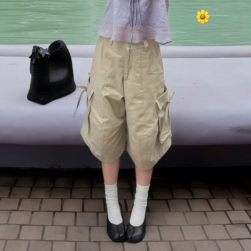 American Retro Khaki Workwear Denim Capri Pants for Women, Summer Design with Large Pockets and Drawstring, Five-Point Shorts American Retro Khaki Workwear Denim Capri Pants for Women, Summer Design with Large Pockets and Drawstring, Five-Point Shorts
