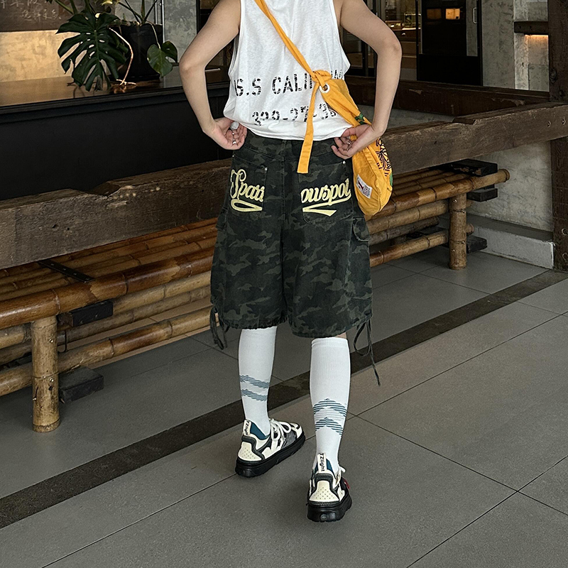 American Retro Printed Camouflage Shorts for Women, Summer Street Style, Niche Loose Casual Workwear Shorts, Seven-Point Pants