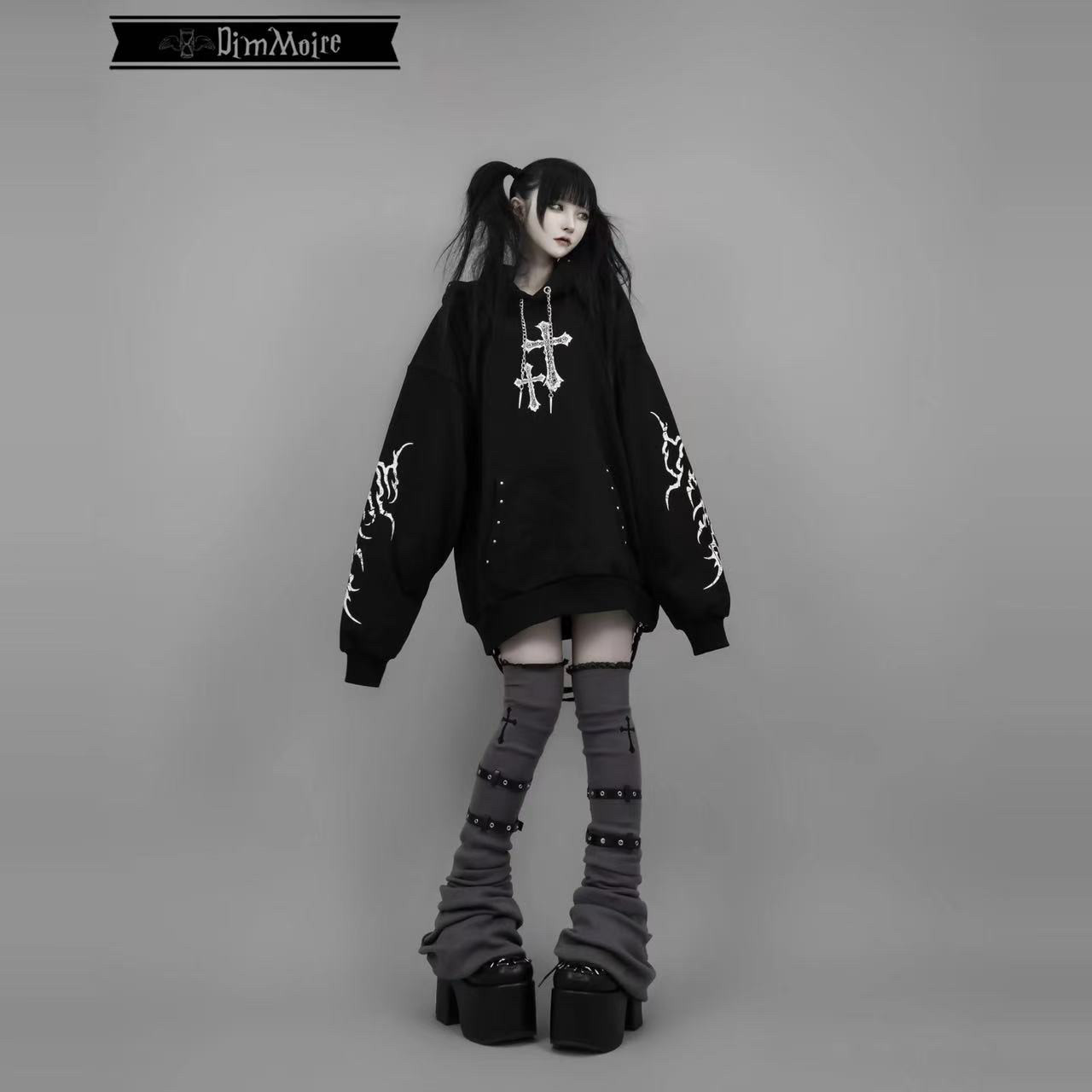 Dimmoire black and gray knitted cross leg warmers with leather