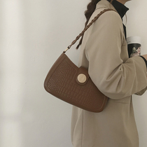 Retro armpit bag womens bag 2021 New Chao Net red senior sense bag niche design shoulder hand-held baguette bag