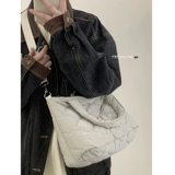 Вместительная и большая демисезонная модная сумка через плечо с пухом для отдыха