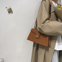 On the new texture small bag female 2019 new retro fashion small square bag Joker French niche shoulder Cross bag
