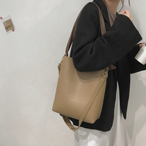 Retro big bag women 2019 new fashion bucket bag niche design large capacity versatile shoulder shoulder bag