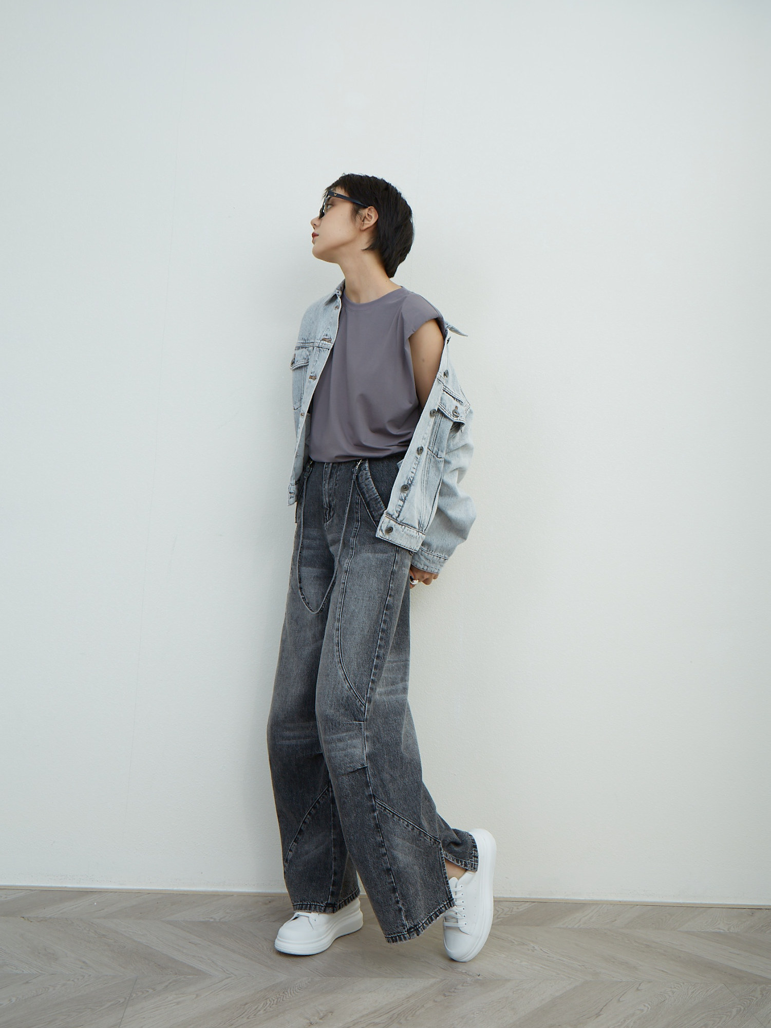 Handsome Ruffy Street Retrospective Doing old severe washing cutting and cutting loose legs open forklift tuned jeans