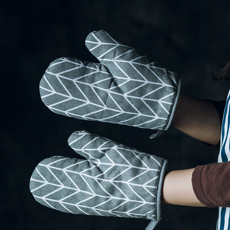 Nordic Minimalist Thickened Heat Insulation Oven Special Anti-Burn Gloves Bake Microwave Oven Home High Temperature Resistant Kitchen Gloves