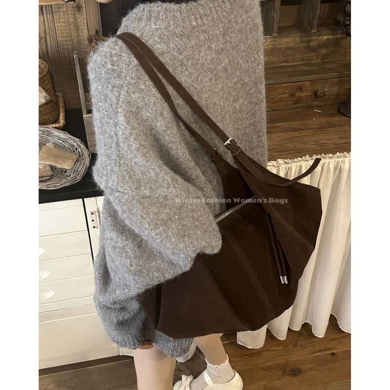 Autumn and Winter Maple Leaf Caramel Brown Suede Matte Texture Large-Capacity Shoulder Bag 2025 Niche Versatile Lazy Tote Bag