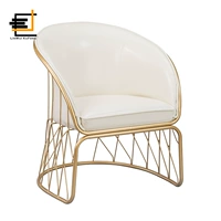 Искусственная кожа кремово-белого цвета.