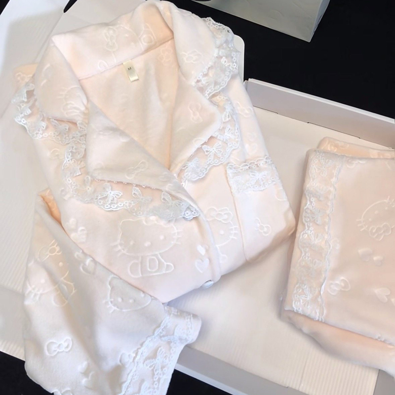 Autumn and Winter Island Velvet Pajamas for Women 2026 New High-End Princess Style Women's Home Wear Set That Can Be Worn Outside