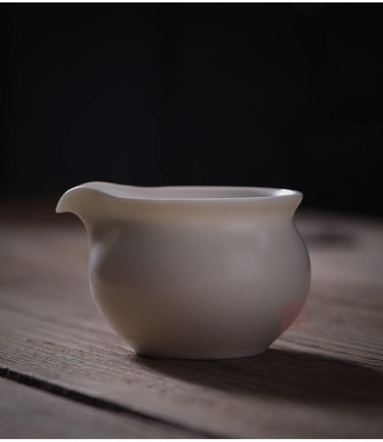 Jiangnan past jade porcelain dehua fair keller suet jade white porcelain points tea kung fu tea tea taking and exquisite small tea sea