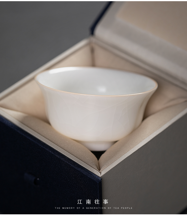 Jiangnan past white porcelain cup sample tea cup master kung fu ceramic cups suet jade cup your up but small cups. A single