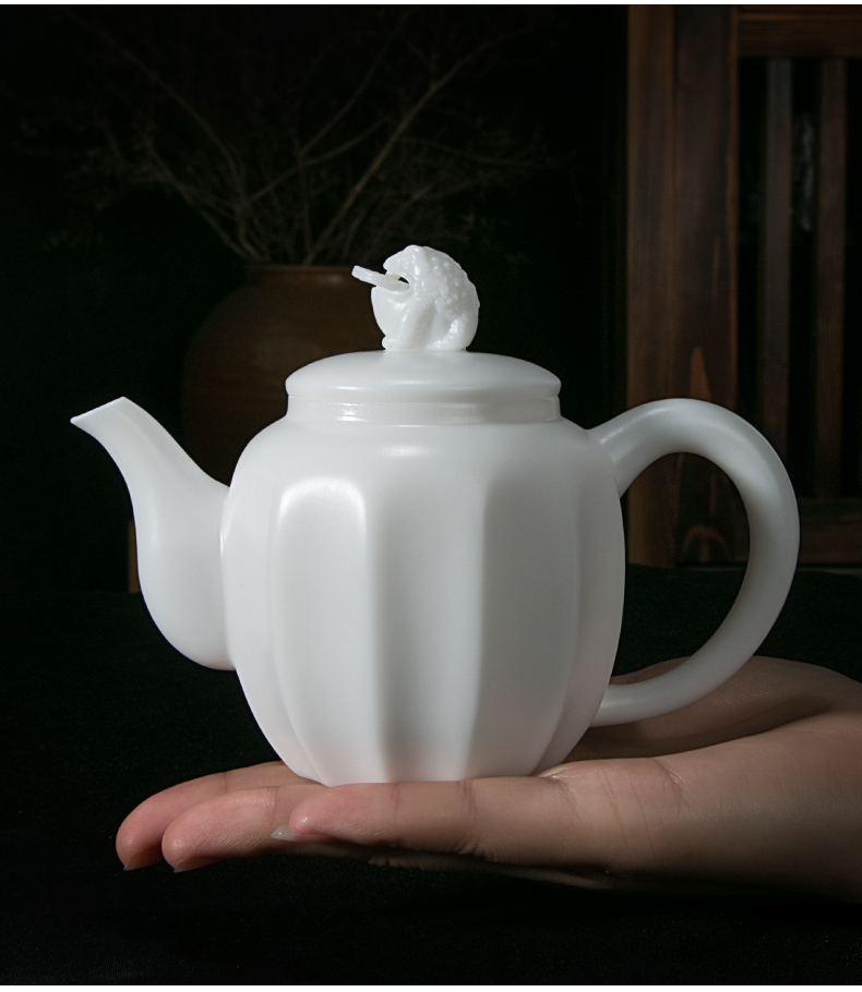 Jiangnan past small ceramic teapot Chinese white lucky spittor pot of white porcelain kung fu tea set and household teapot single pot