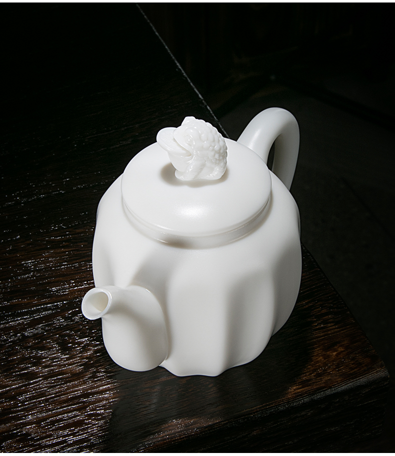 Jiangnan past small ceramic teapot Chinese white lucky spittor pot of white porcelain kung fu tea set and household teapot single pot