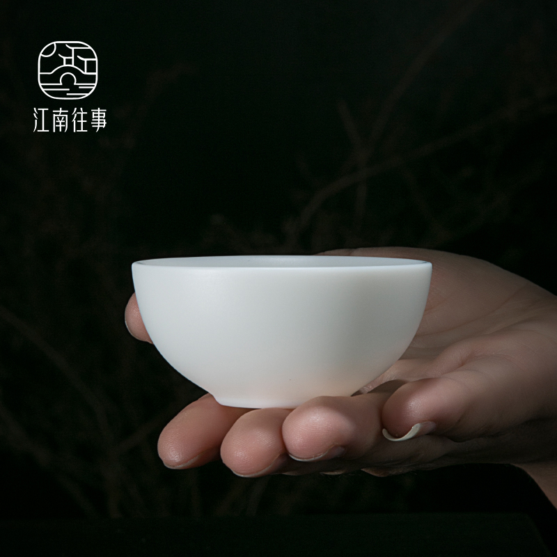 Jiangnan past suet jade cup kung fu tea sample tea cup white porcelain, Chinese white household ceramics sketch of single CPU