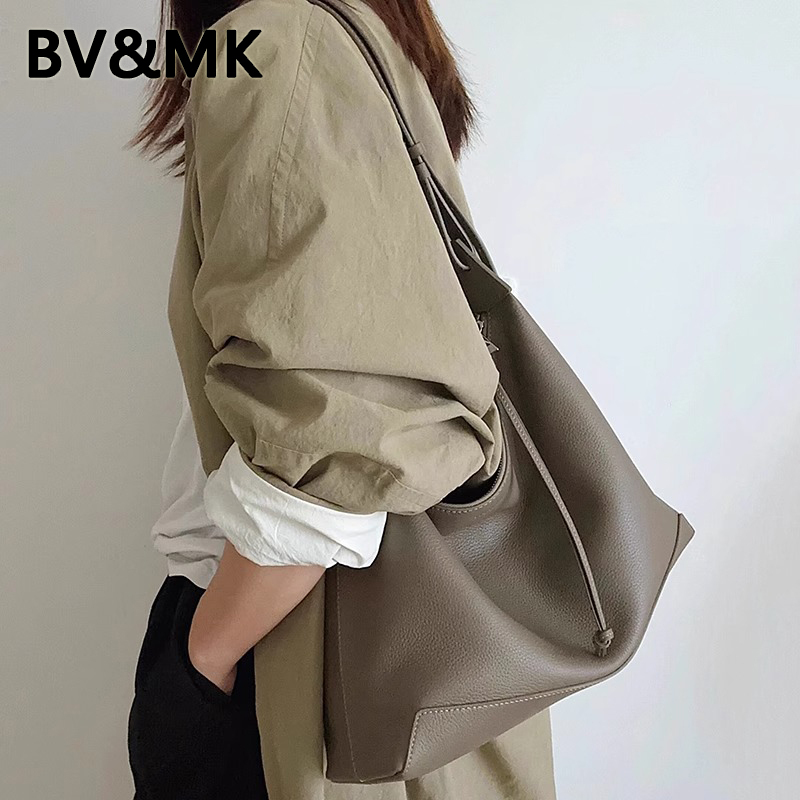 Clearance Genuine Leather Kite-Shaped Hobo Bag for Women, Large Capacity Commuter Tote Bag, Niche High-End Style, Underarm Bag Clearance Genuine Leather Kite-Shaped Hobo Bag for Women, Large Capacity Commuter Tote Bag, Niche High-End Style, Underarm Bag