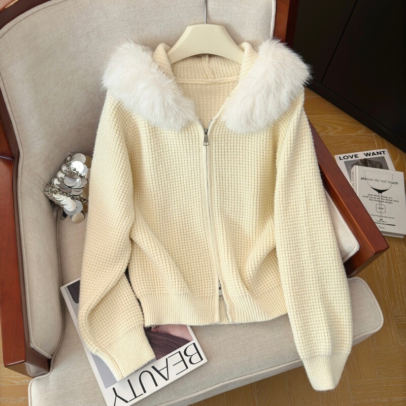 Loose-Fitting Designer Knit Sweater with Detachable Fur Collar, Hooded Short Style, Long Sleeves, Autumn and Winter Women's Outerwear, Women's Top Loose-Fitting Designer Knit Sweater with Detachable Fur Collar, Hooded Short Style, Long Sleeves, Autumn and Winter Women's Outerwear, Women's Top