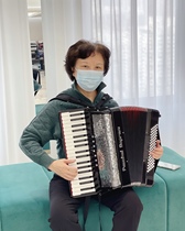 2022 Sobrani three-row spring 80 bass accordion light weight and good sound.