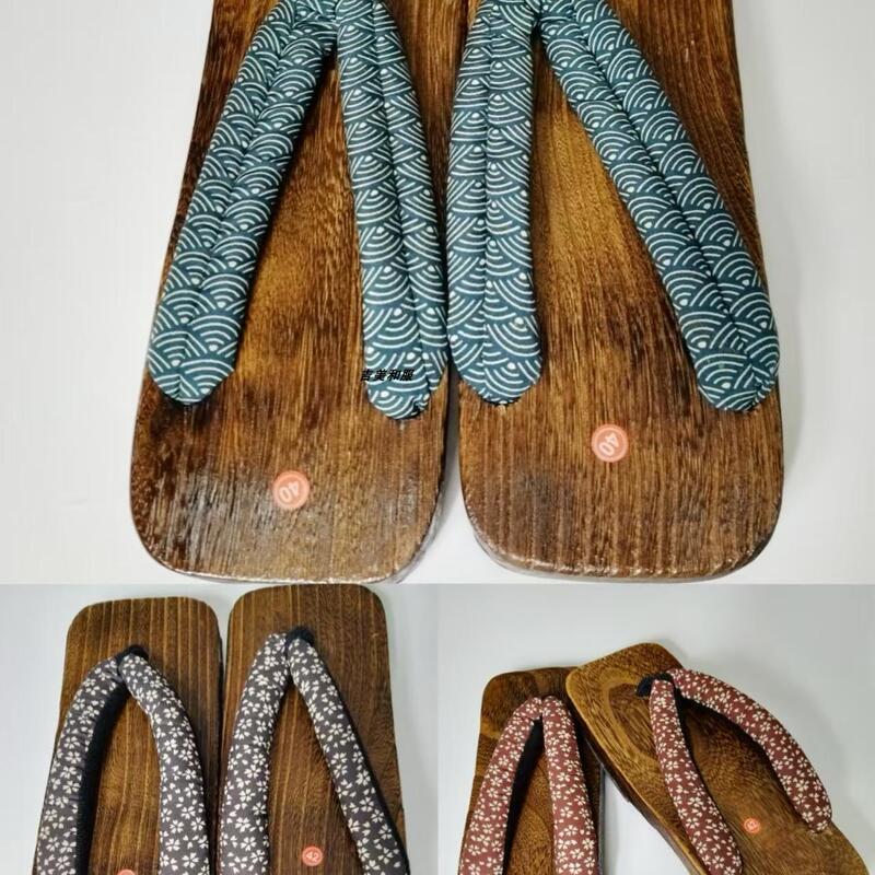 Japanese Men's Wooden Clogs, Blue Pig-Nose Style, with a Wooden Sole Japanese Men's Wooden Clogs, Blue Pig-Nose Style, with a Wooden Sole