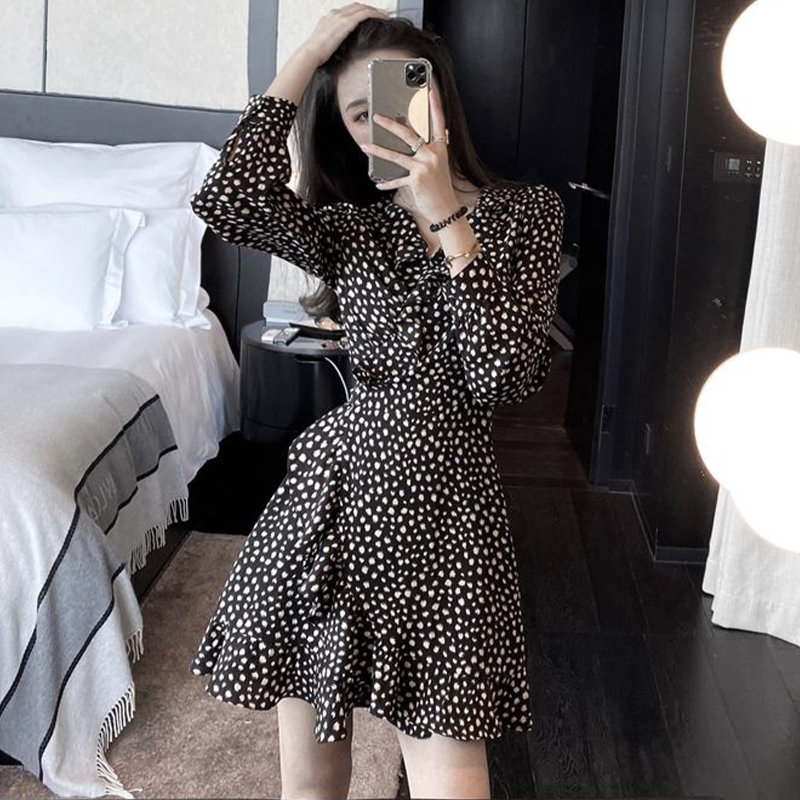 Early autumn assembly 2021 new small sub-sister light cooked and windy style retro gold female summer