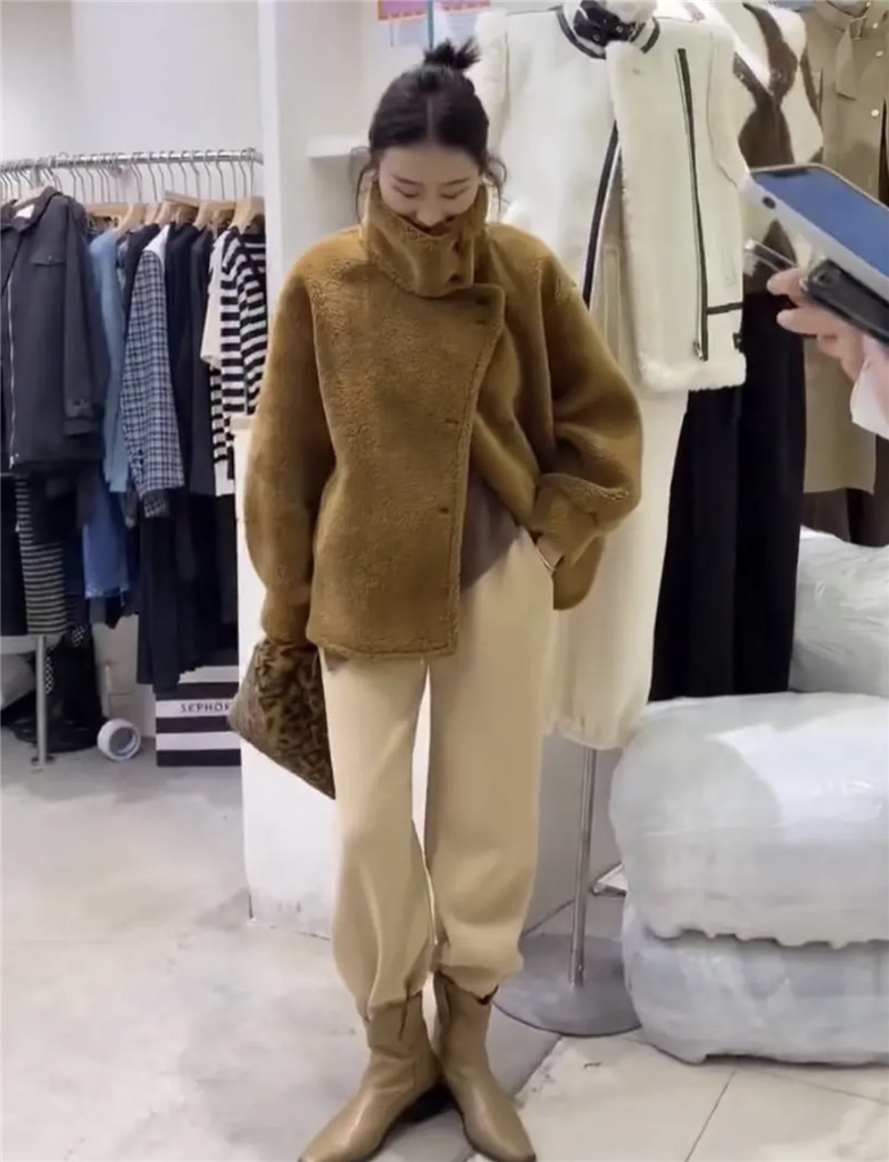 F THREE winter 2021 new hot style fur one single-breasted warm plus velvet lamb wool coat women 93172