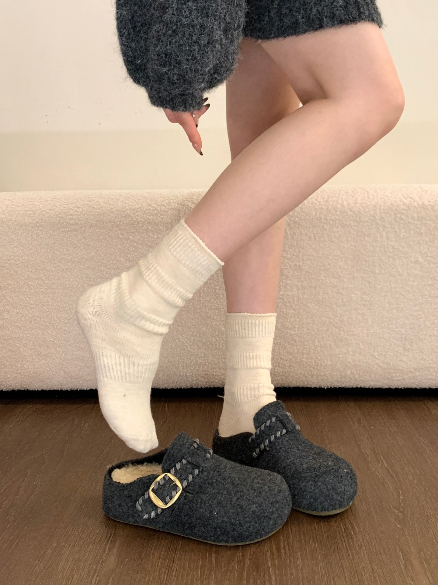 Gray Felt Birkenstock Shoes with Plush Lining, Closed-Toe Half-Slippers for Women, Suitable for Outdoor Wear, 2025 New Autumn and Winter Birkenstock Plush Cotton Slippers