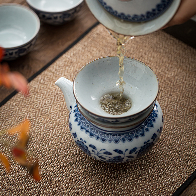 Blue and white tea) exchanger with the ceramics filter separator creative kung fu tea accessories make tea tea strainer