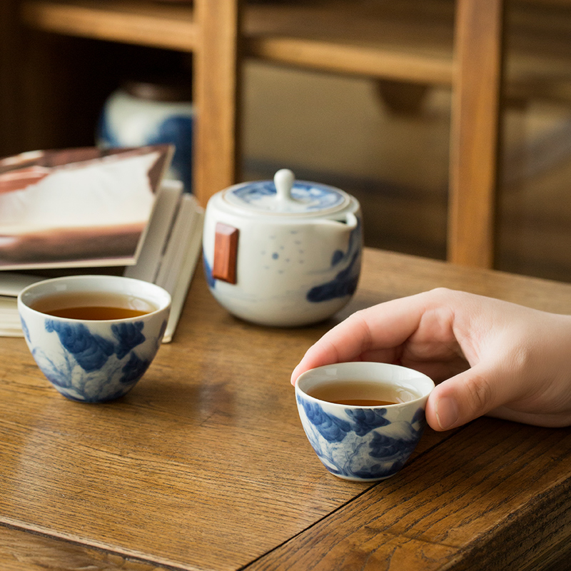 Jingdezhen porcelain hand - made crack cup a pot of 2 cups of individual travel office portable set of ceramic kung fu tea set