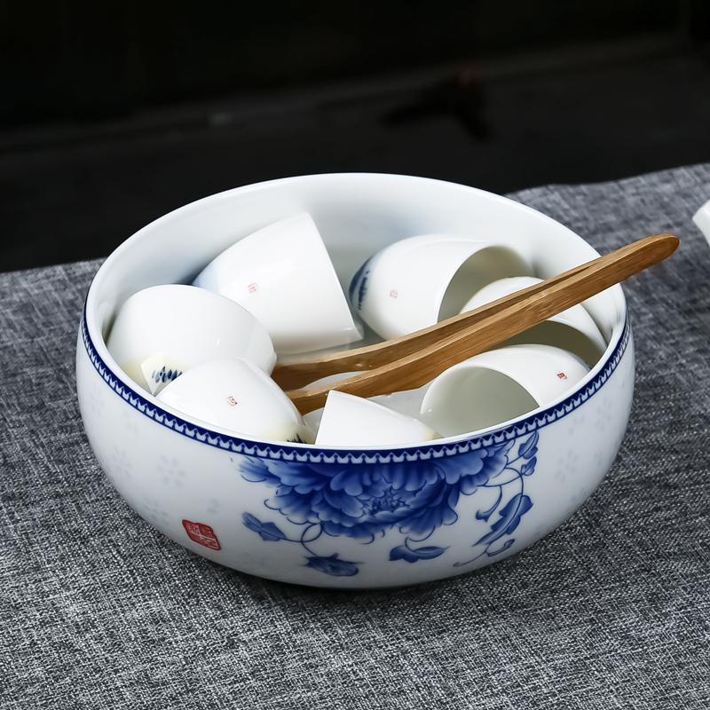 Large blue and white ceramic tea set tea wash to home writing brush washer accessories cup bowl of tea six gentleman 's chicken cylinder glass jar is washed