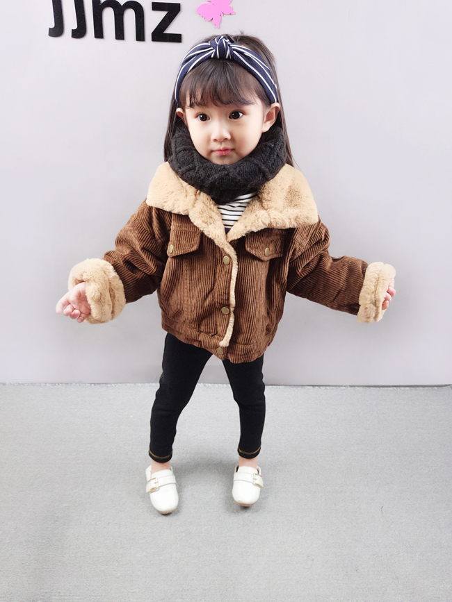 Áo khoác bé gái mùa đông 2018 mới Hàn Quốc cho bé gái nhung kẻ cộng với áo khoác nhung cotton 3-5 tuổi 4 triều áo phao trẻ em mùa đông