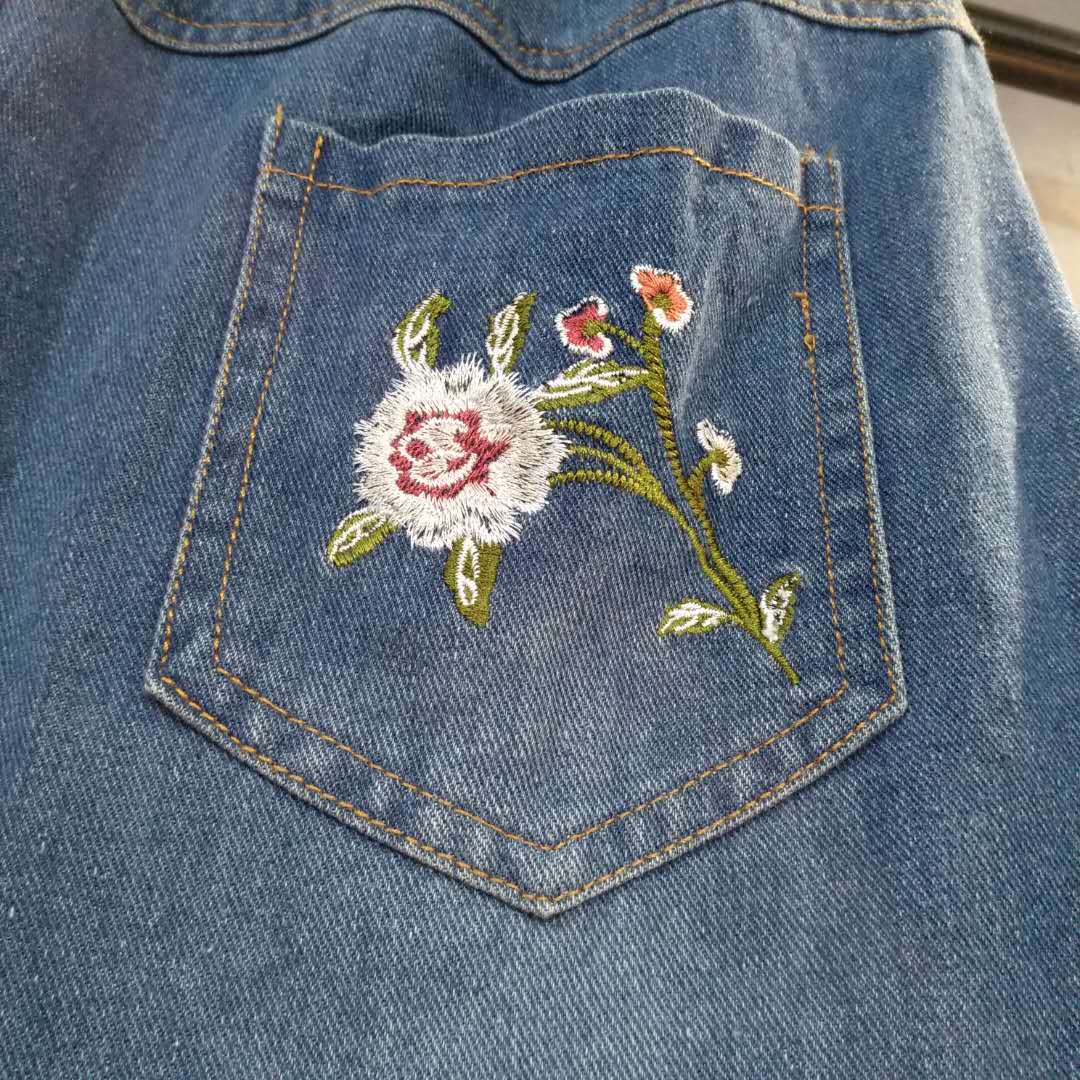 D1 dây thun mới dây rút hoa thêu quốc gia lỗ gió denim quần quần nữ 0,45 quần bò nữ đẹp