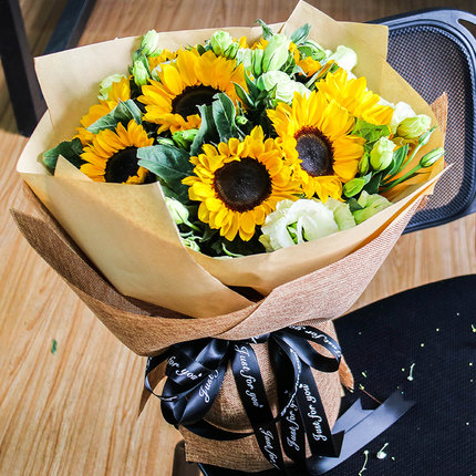 Mother's Day bouquet Shijiazhuang sunflower bouquet courier same city Tangshan Cangzhou Langfang Baoding Hengshui birthday completed