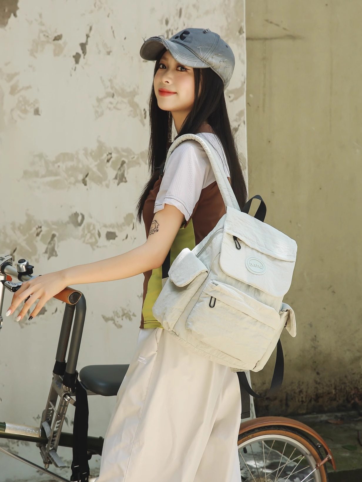 Backpack for Women, Lightweight, Good-Looking, Small, Niche, Large-Capacity, Women's Outdoor Travel, Leisure and Mountaineering Backpack