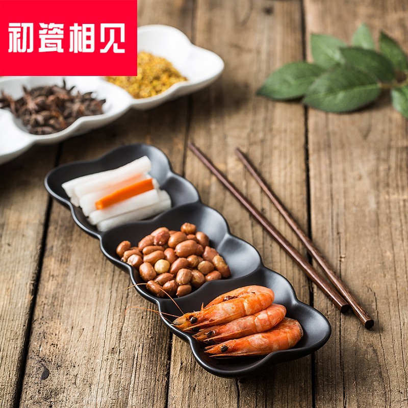 Porcelain meet each other at the beginning of pure white ceramic three plates Nordic sushi platter, creative space snacks snacks cold dishes