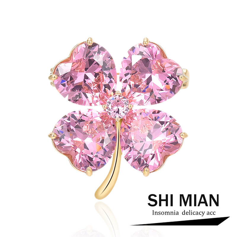 Lucky Clover Micro-set Zircon Gradient Rose Crystal Brooch - Luxurious Women's Fashionable and Elegant Corsage for Suits, Coats, and Banquets