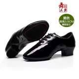 Подлинные мальчики Сан -Ша и мальчики латиноамериканские танце