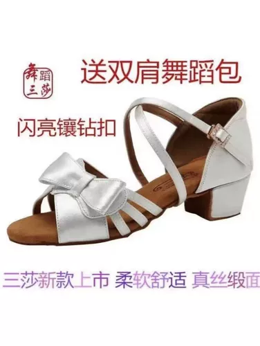 Подлинная санжа девочка латиноамериканская танце