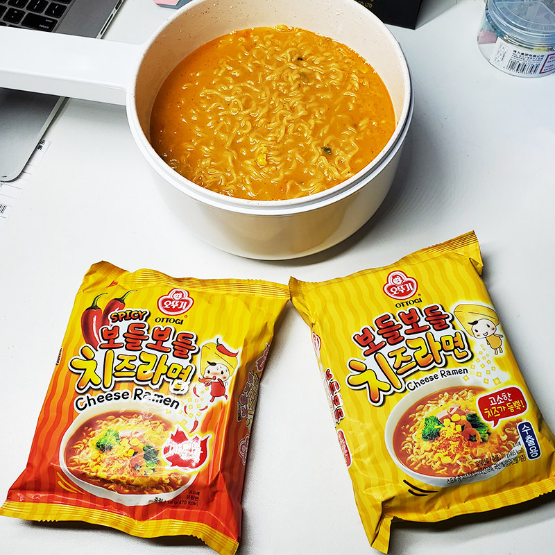 Full of 4 bags of Korean Imported Oshiki Cheese Ramen Spicy Instant Noodles