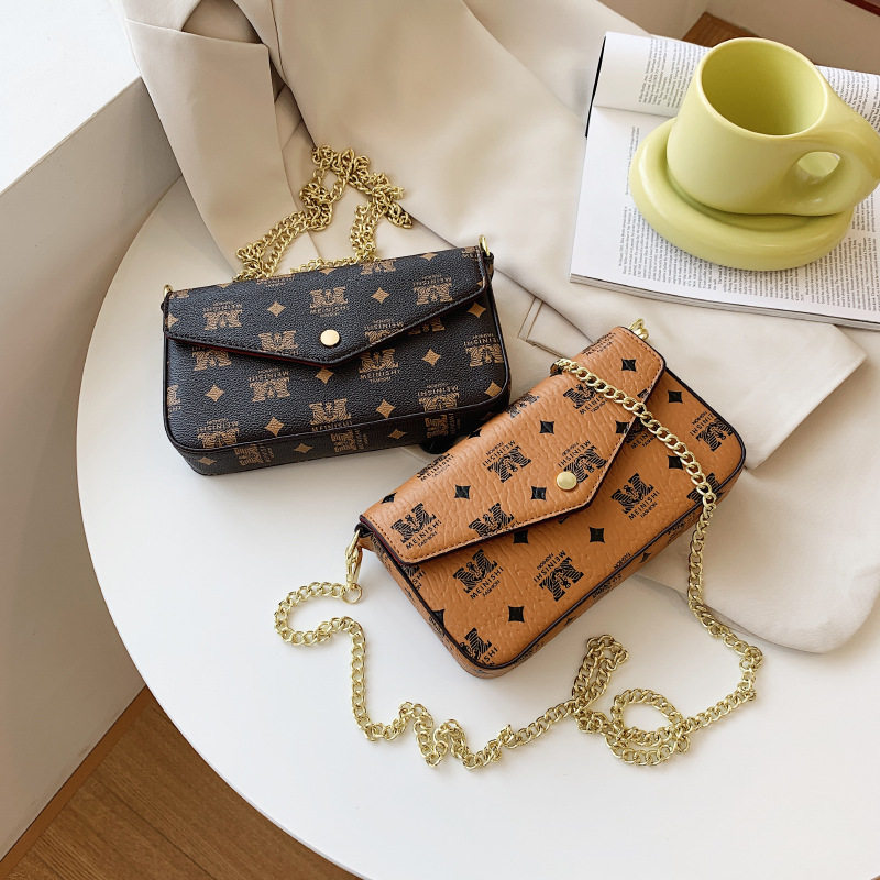 Pick Up Missed Shanghai Warehouse Grand God Recommended 2022 New Letter Printed Fashion Small Square Bag Tide Skew Satchel