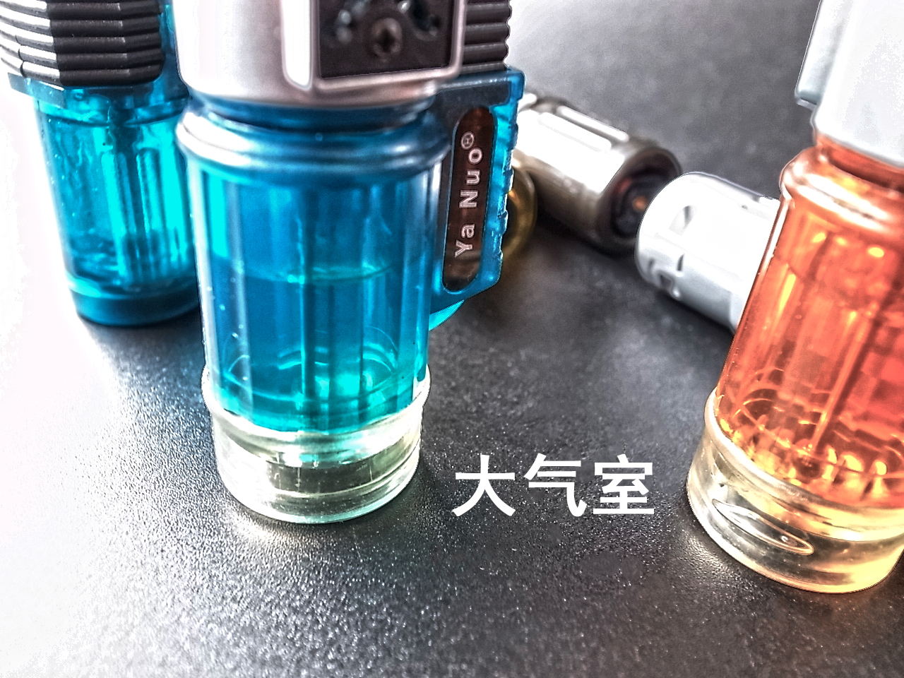 Xì gà nhẹ hơn bốn lần gấp đôi bật lửa dầu ngày xưa