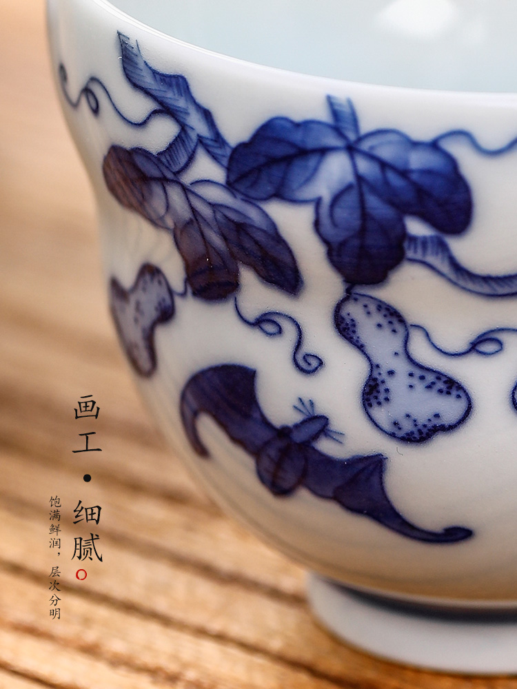 Jingdezhen blue and white master cup single CPU hand - made ceramic cups sample tea cup pure manual gourd high - end kung fu tea set