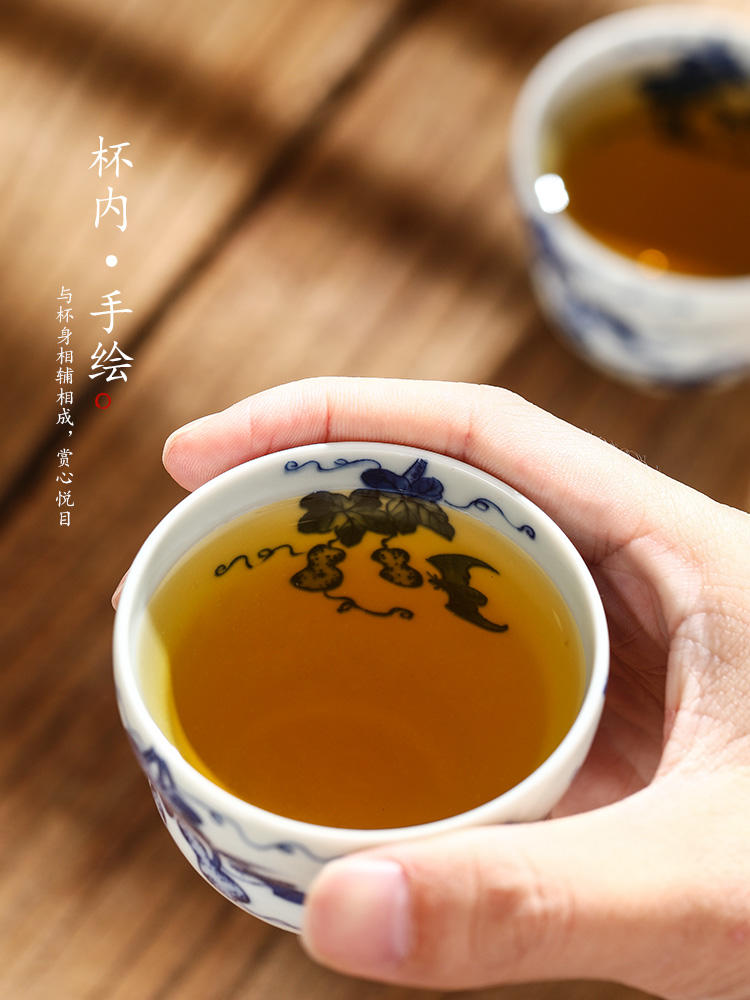 Jingdezhen blue and white master cup single CPU hand - made ceramic cups sample tea cup pure manual gourd high - end kung fu tea set