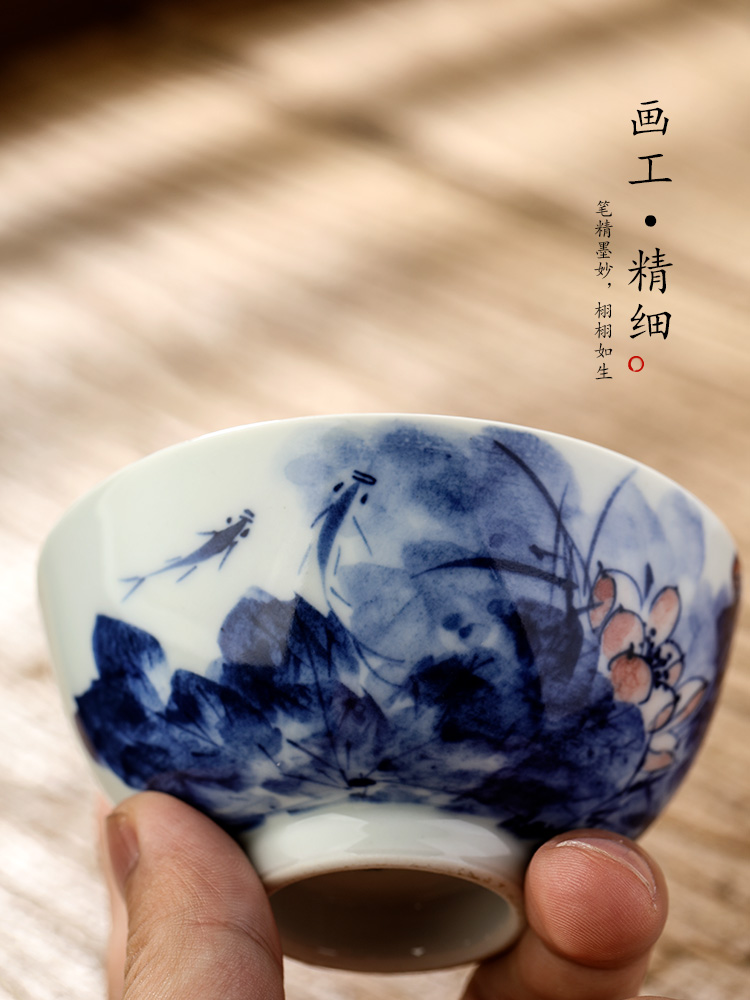 Jingdezhen hand - made porcelain teacup master cup single cup men 's checking sample tea cup restoring ancient ways is a single fish kung fu tea set