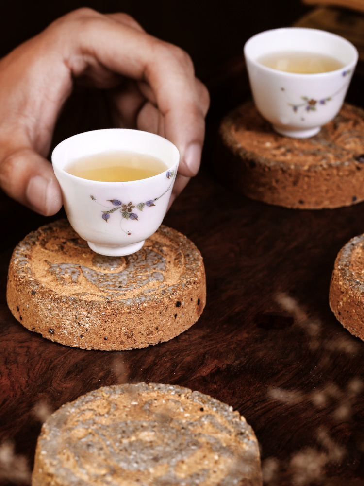 Jingdezhen lid rear cover a coarse pottery pot bearing Chinese zodiac kunfu tea mat cup tea zen tea accessories