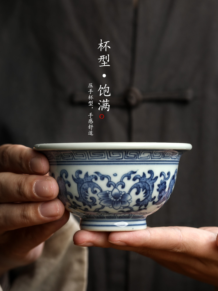 Jingdezhen blue and white master cup single CPU kung fu tea cup pressure hand a cup of pure manual sample tea cup single hand - made lotus flower